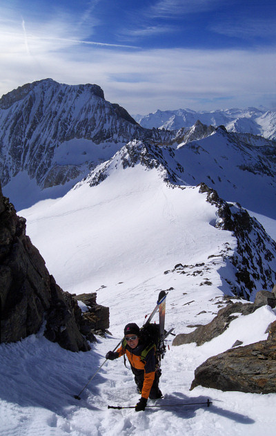 [20080503_080613_PointeLabbyVPano_.jpg]
Going up the short couloir up Labby Pt.