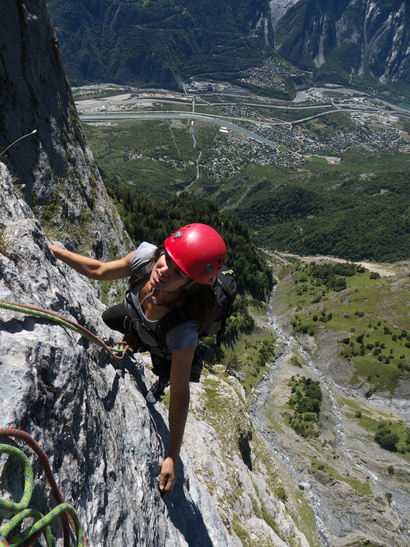[20110828_143107_CroixDesTetes.jpg]
Higher up on Elena. Elena is probably the easiest route on the Croix des Têtes, but it's pitches are still way underrated.