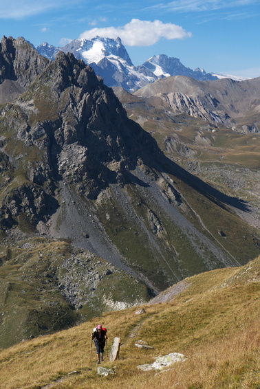 [20110911_110843_LesStatues_Aquastress.jpg]
A little bit farther than the Eagle Peak, the 'Statues' is a small range with a few good routes on it. Here a view of the approach with the Meije in the background.