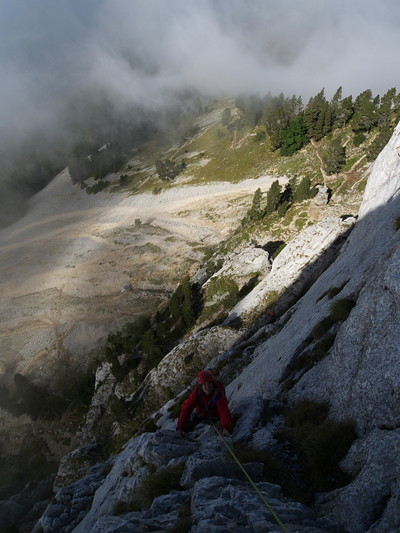 [20100919_151735_MtAiguille.jpg]
2nd pitch of the Gemeaux tower route.