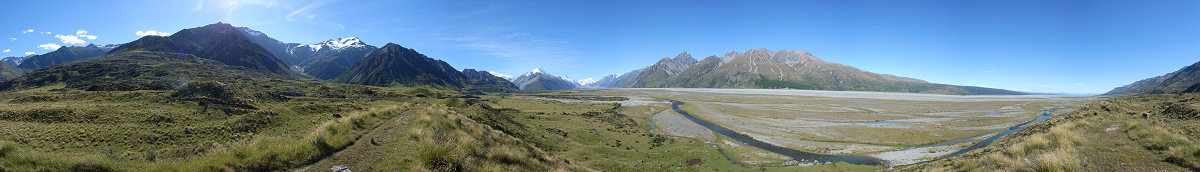 [20051224_CookValley_Pano.jpg]
Panorama of Mt Cook from lake Pukaki