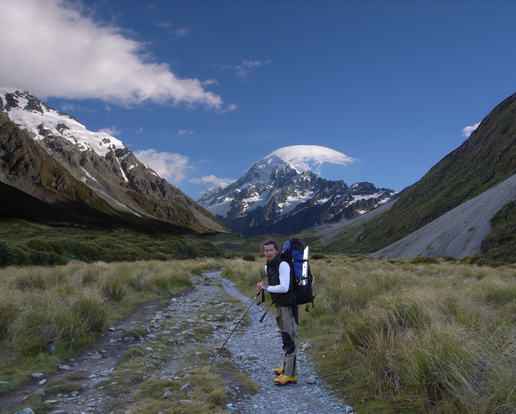 [20051226_0348_HookerValley_.jpg]
Trail at the start of the Hooker valley, with Mt Cook in the back.