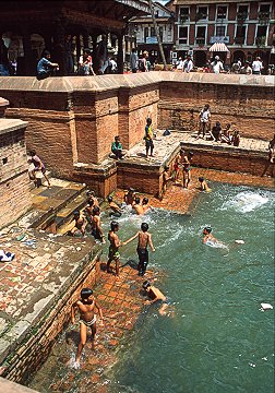 [KidsWater.jpg]
The fountains are usually below street level and some of them have been filled up and are full of playing kids... and floating trash !