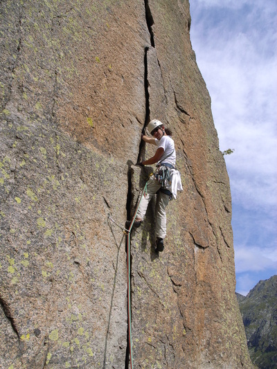 [20060829-114549-Piantonello.jpg]
Nice hand-eating crack up Piatonetto (6a).