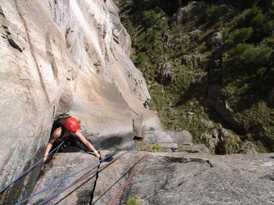 [20061010-134059_DiedroNanchez.jpg]
Trying to layback a very wet Nanchez dihedral.