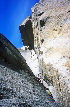 [Orco_DiedroNanchezLast.jpg]
Leading the fifth pitch of the Nanchez dihedral, facing out. The crack on the left is soaking wet, the right doesn't look so good, so in the middle I go