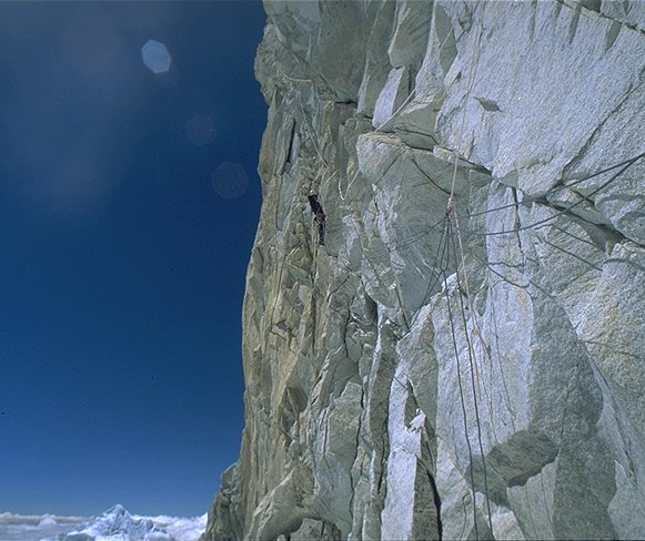 [FrenchDirectRock.jpg]
Soloing the head wall (5+ A2) of the north face of Huascaran. Programmed camera sequence.