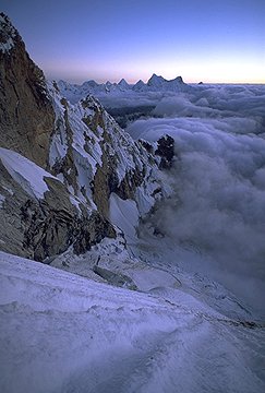[FrenchDirectSnow.jpg]
Snow couloir of the french direct, north face of Huascaran.