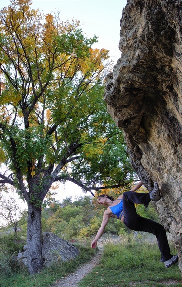 [20061026-BoulderTreeArmVPano_.jpg]
Playing on a boulder on the road towards to cliff of Orpierre, unfortunately now part of a private property.