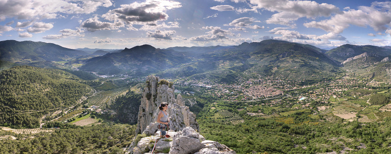 [20070602-StJulienPano_.jpg]
Panorama taken from the summit of St Julien.