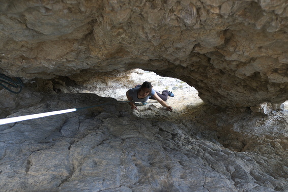 [20110424_171255_DentellesMontmirail.jpg]
Cave pitch on the Dentelles.