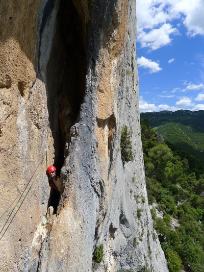 [20110613_142339_StJulienBaronnies.jpg]
Tunneling on an easy route of St Julien.