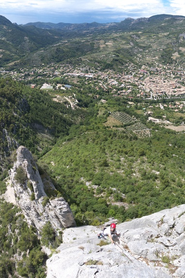 [20110613_152005_StJulienBaronniesPano_.jpg]
Reaching the summit of St Julien, above Buis-les-Baronnies.