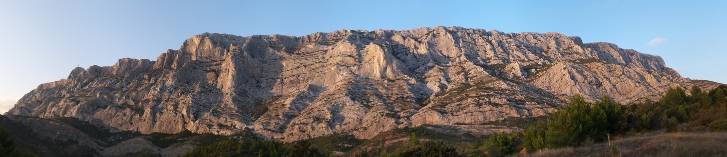 [20111015_182435_SainteVictoirePano_.jpg]
Evening panorama of the Sainte Victoire.