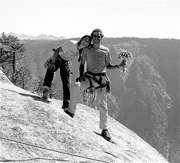 [Salathe_BW01_Summit_G+J+Cam.jpg]
Guillaume, Jenny and the invaluable #6 Friend on the summit of El Capitan.