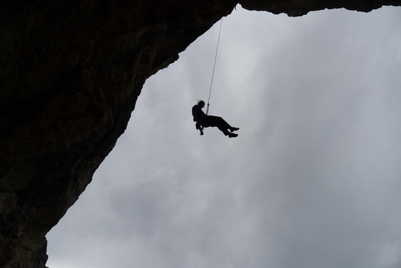 [20121027_112732_Lode.jpg]
Our first week wasn't too lucky with the weather. We had some rain daily but still managed to climb every day. Here we are climbing in the rain at Lode (Siniscola) under a big roof.