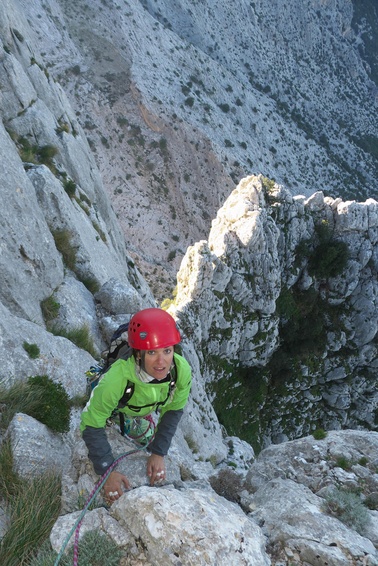 [20121102_151923_Cusidore.jpg]
Next to last pitch on the final headwall, a very delicate and long diagonal between crack systems, with old gear hanging just about anywhere.