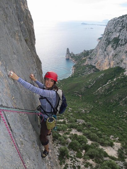 [20121104_101820_GirardiliMediterraneo.jpg]
Jenny on Punta Girardili. The small rock sticking out of the sea is Petra Lunga and is reachable by car.