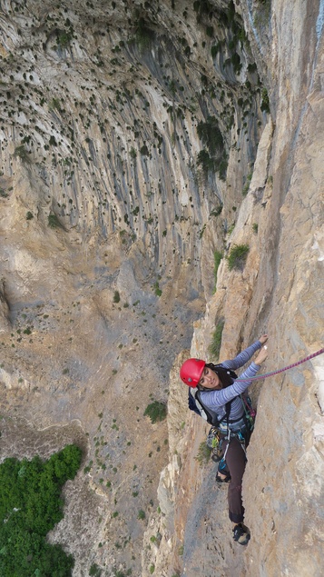 [20121104_111717_GirardiliMediterraneo.jpg]
End of the 3rd pitch, next to the huge cave.