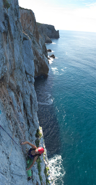[20121108_124258_PranuSartuVPano_.jpg]
2nd pitch of Pista Ciclabile (6a+) on the sea cliff of Pranu Sartu.