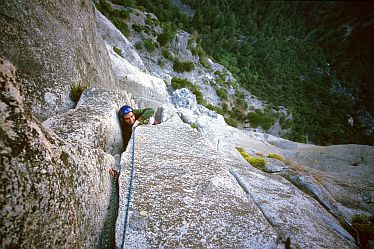 [SteckWilsonSqueeze.jpg]
Vincent getting out of the Wilson Overhang squeeze after failing to retrieve my cam.