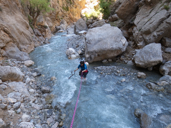 [20120430_142027_TaghiaAneSale.jpg]
Crossing the river to get to our first route: 'l'âne sale' (dirty donkey, also a play of words on the name of Zaouia's founder), only 4 pitches, but already at 7a. None of the routes at Taghia are 'easy', unless you count the rare chossy ridges that hardly anybody ever repeats.