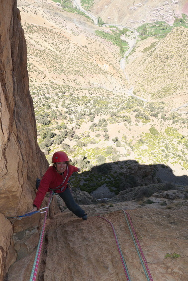 [20120502_142200_TaghiaAlAndaluz.jpg]
The sustained 6a+ dihedral on the 5th pitch of Al Andaluz. Mostly layback, unlike the previous pitch which was mostly hand jamming.