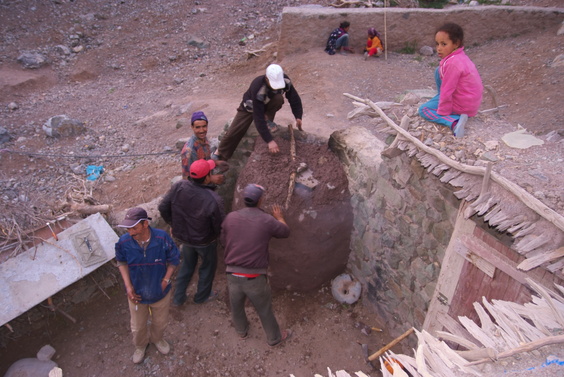 [20120504_212320_Mechoui.jpg]
Said and his team built a BBQ/oven from scratch in the morning from stones and mud. After running a fire in it, they seal the sheep inside and let it cook for an hour. A berbercue ?!?