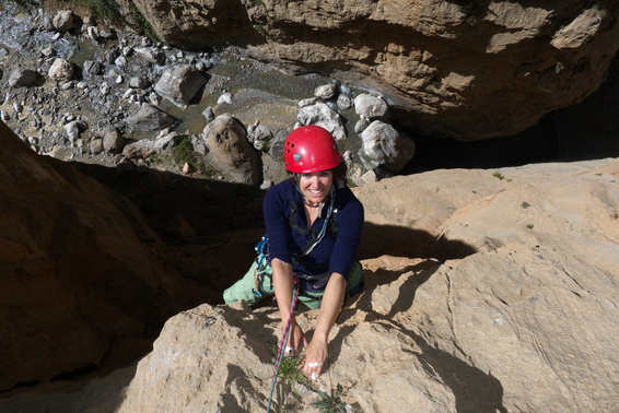 [20120508_102827_CanyonApache.jpg]
Jenny at the end of the 2nd and sustained pitch of 'Canyon Apache'.