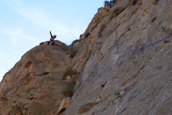 [20120516_092637_RatonesColoraos.jpg]
Zigzagging bolts on the lower pitches of 'Los Ratones Coloraos'. The rock is smoother on this route than on other routes in Taghia and the 4 pitches of 6c+ are stiff for me. As is the 7b boulder move right above the belay.