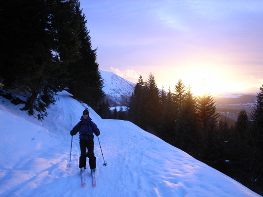 [20070211-175007-BrouffierSunset.jpg]
Using the last sunlight to ski down the trail from Brouffier back to La Morte.