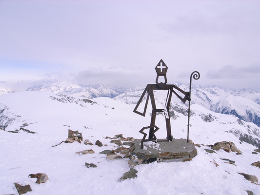 [20070325-153931_TailleferPope.jpg]
Garbage at the summit of the Taillefer (2857m). Is that supposed to be something humorous ?