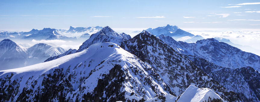 [20080222_142459_CreteDeRosierePano_.jpg]
The Rosiere crest towards the south, seen from the summit of the Grand Armet.