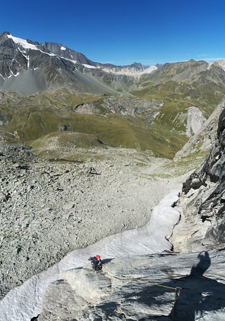 [20100905_115205b_PtObservatoireVPano_.jpg]
1st pitch of the route, after a tiny neve, even this late in the summer.