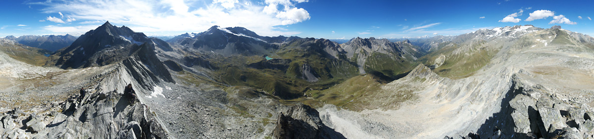 [20100905_155938_PtObservatoirePano_.jpg]
Full 360° pano With the Echelle Pt on the left, the Polset Pt and the Dent Parrachée.