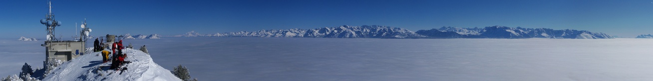 [20100213_120641_BelledonnePano_.jpg]
Panorama of the Belledonne range from the summit of the Moucherotte. Mt blanc is on the left, far back.