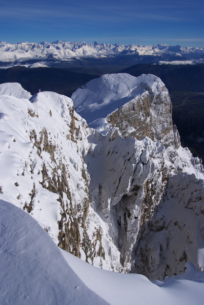 [20101111_152611_GdMoucherolle.jpg]
The 'two sisters' seen from the summit of the Moucherolle.