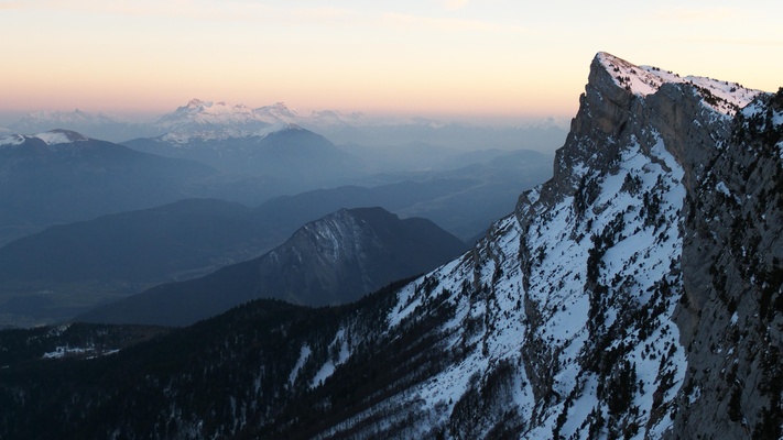 [20110309_183128_LansPiste.jpg]
Peak St Michel and the Devoluy seen from the summit of the Lans slopes.