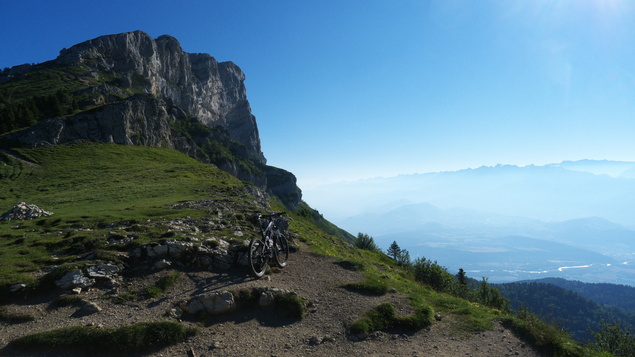 [20110627_083918_ColArcVtt.jpg]
Col de l'Arc au dessus de Grenoble.
