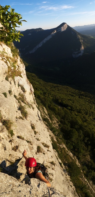 [20110830_194714_GonsonVPano_.jpg]
One of the hidden jewels of the Vercors, those two routes above Meaudre, with only 10 minutes of approach and some excellent pitches like a fabulous 50m pitch of 6b slab on pocket limestone. Here climbing the 4-pitch west-facing route in the after work sunset.