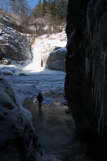 [20120205_143154_CascadesFuron.jpg]
We managed to climb over 10 different pitches of ice less than a km from home. There's quite a few possibilities in the Furon on the road from Sassenage just before entering Lans. Some are mixed climbing but there are a few pure ice routes like the grade 2~3 you see in the back of the image.