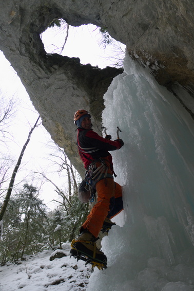 [20120211_155850_CascadeArbois.jpg]
Ago testing the ice on the free-standing and then wisely deciding not to lead it.