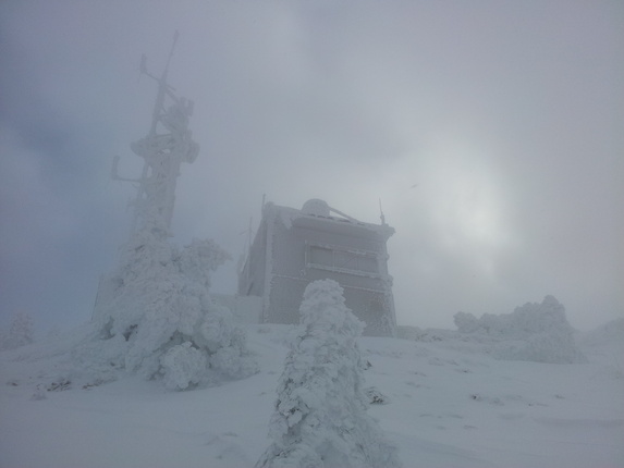 [20121208_102400_Moucherotte.jpg]
Summit antenna of the Moucherotte in heavy weather.