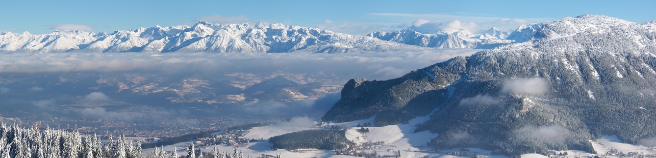 [20121209_150834_AigauxPano.jpg]
Panoramic view of Belledonne, the Taillefer (in the clouds) and the Moucherotte.
