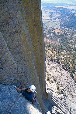 [ElMatador3rd.jpg]
Hand crack on the 3rd pitch of El Matador.