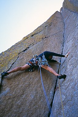 [ElMatadorLead.jpg]
On lead on the 2nd pitch of El Matador, trying to stem on the left.