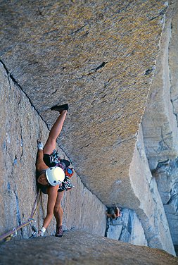 [ElMatadorStem2.jpg]
Jenny stemming El Matador, 2nd pitch, 5.11a.