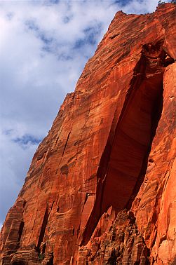 [ZionSpaceshot.jpg]
Spaceshot, Zion. We couldn't find a spot in the line to climb it but we could look at it.