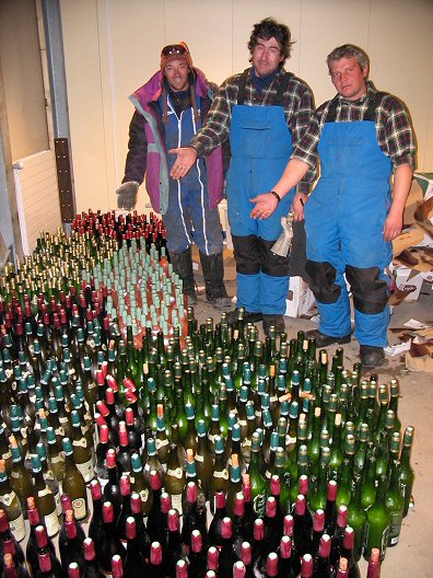 [FrozenWine.jpg]  Despaired workers facing hundreds of frozen wine bottles during my last Antarctic trip.