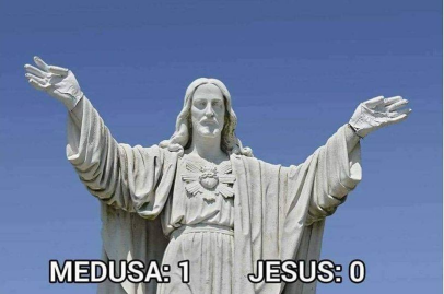 [MedusaJesus.png]
Medusa vs Jesus